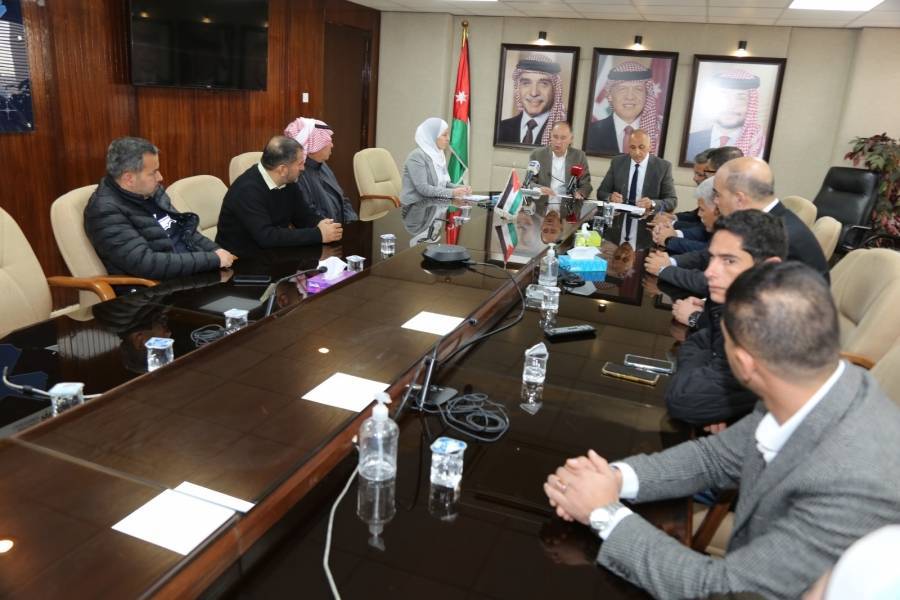 وزارتي المياه والبيئة :تسليم معدات ومستلزمات للجمعيات الزراعية في جنوب عمان