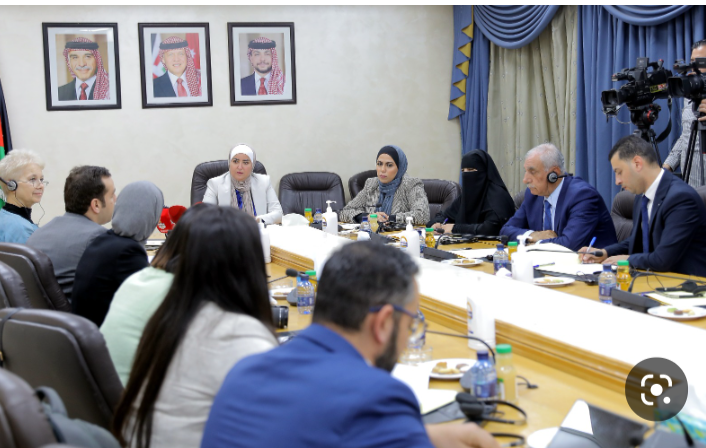 الأسرة النيابية تلتقي المُديرة التنفيذية للمُبادرة النسوية الأورومتوسطية