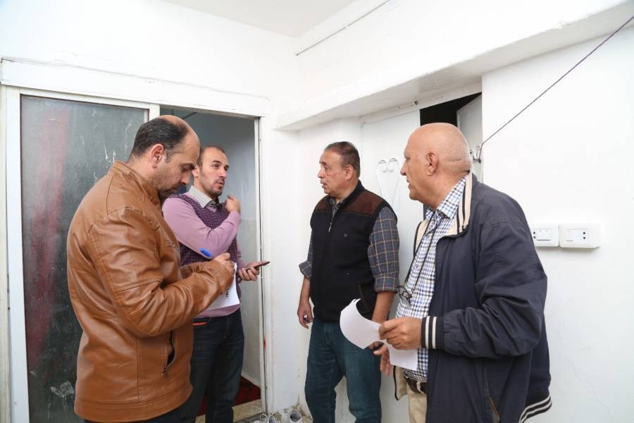 المهندسين تسلم مفتاح منزل تم ترميمه في مخيم البقعة