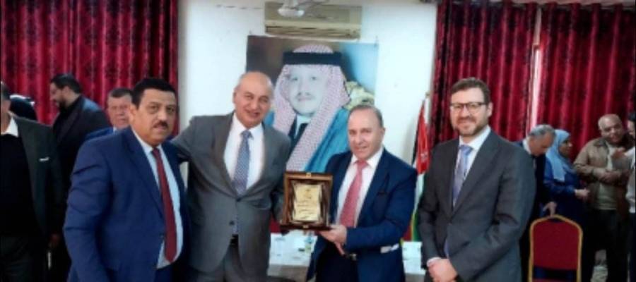 مدير عام الشؤون الفلسطينية ومدير شؤون الأونروا يلتقيان أهالي مخيم البقعة...صور