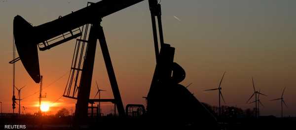 النفط يواصل الخسائر لليوم الثاني وسط قلق من أزمة سيلكون فالي