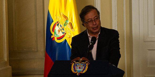 الرئيس الكولومبي يعلن إجراء محادثات سلام مع منشقين من فصيل (فارك)