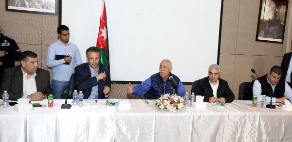 بالصور ..العيسوي يلتقي مجموعة من أهالي رم والديسة والشاكرية والصالحية