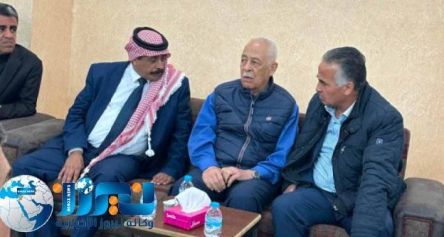 مندوبا عن الملك .. رئيس الديوان الملكي يعزي عشيرة النعيمات.