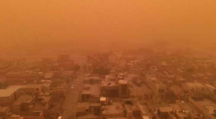 عاصفة ترابية مخيفة وأمطار غزيرة وسيول في البادية الأردنية