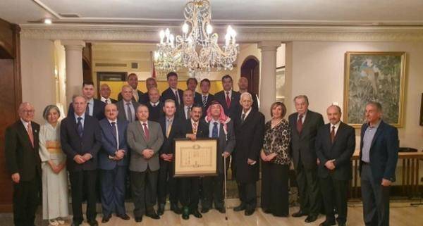 السفارة اليابانية تمنح وسام الشمس المشرقة للدكتور معتوق