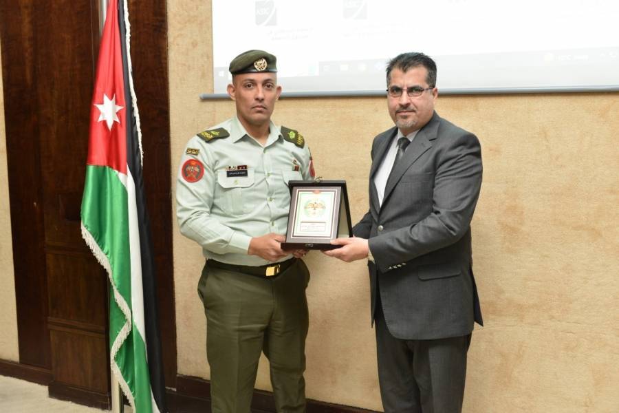 وفد من الإعلام العسكري يزور جامعة البترا