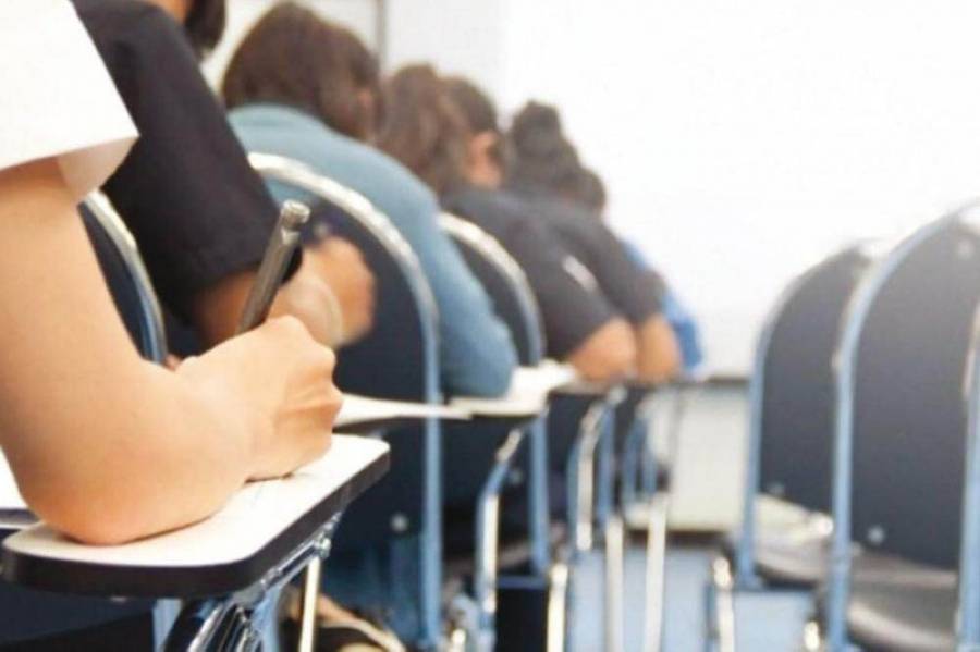 التربية ستعلن آلية جديدة لعقد امتحان التوجيهي على نظام السنتين