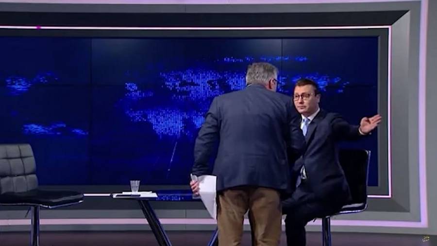 المذيع السوري أحمد ريحاوي يطرد محللا تركيا على الهواء مباشرة