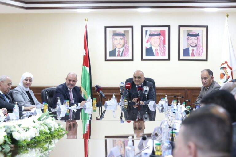 الخصاونة: نسعى للتخفيف على المواطنين والقطاع الخاص لم يُقصّر