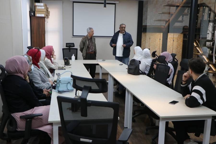 ورشة حول تعزيز المشاركة الشباب الديمقراطية في مركز شباب العاصمة