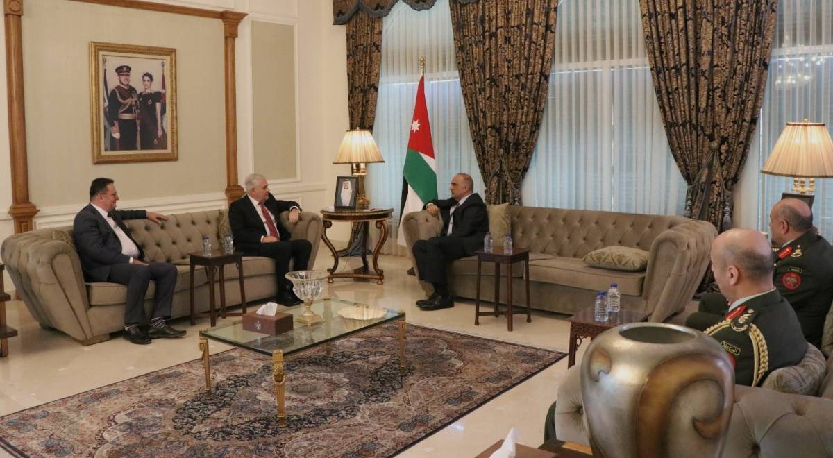 رئيس الوزراء يستقبل وزير الدفاع الروماني