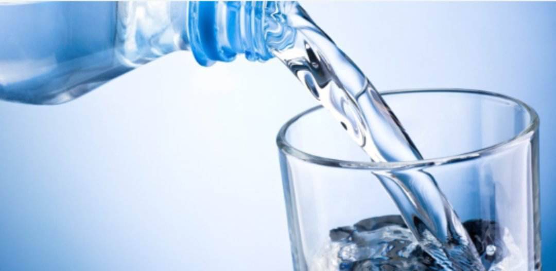 الغذاء والدواء تنصح الأردنيين بشرب الماء