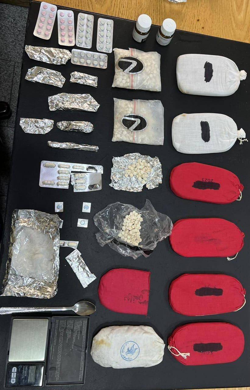 إدارة مكافحة المخدرات تنفذ حملة أمنيّة في الكرك  والرمثا والزرقاء وتلقي القبض  على تسعة أشخاص من المروجين والمشبوهين بقضايا المخدرات