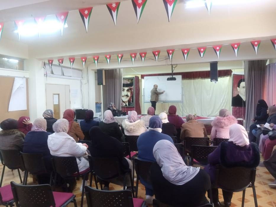 ورش توعوية نفذها مركز شابات البترا.