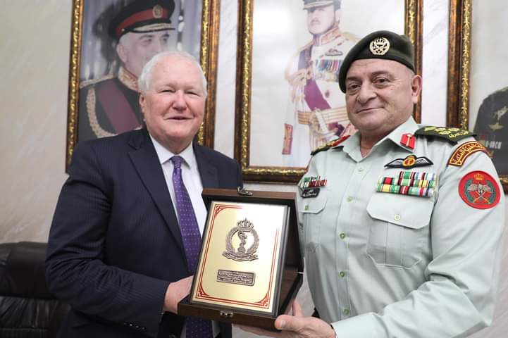 مدير عام الخدمات الطبية الملكية يستقبل رئيس منظمة LDS charity  أنتوني دوان بيركنز.