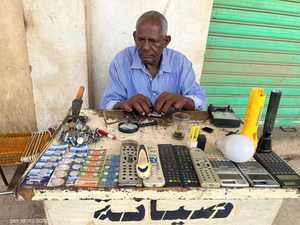 الساعاتية في السودان.. صمود يُطوّع عقارب الحداثة