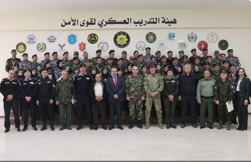 الخدمات الطبية العسكرية الفلسطينية تشارك هيئة التدريب العسكري حفل تخريج  دورة تأهيل الضباط الـ25....صور