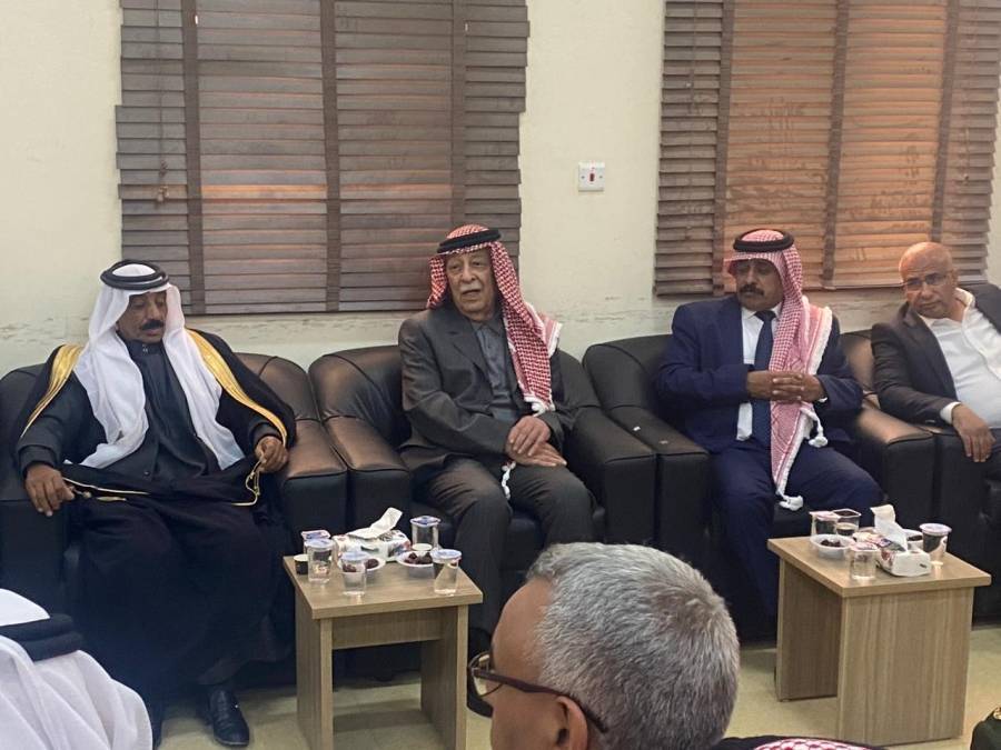 مندوبا عن الملك.. رئيس الديوان يعزي عشيرة المراغية