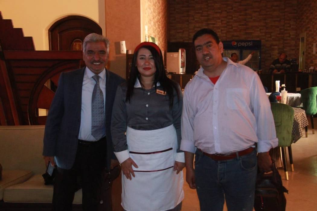 الفنانة آسيا محمود تسعى للإيقاع بمالك فندق 5 هموم