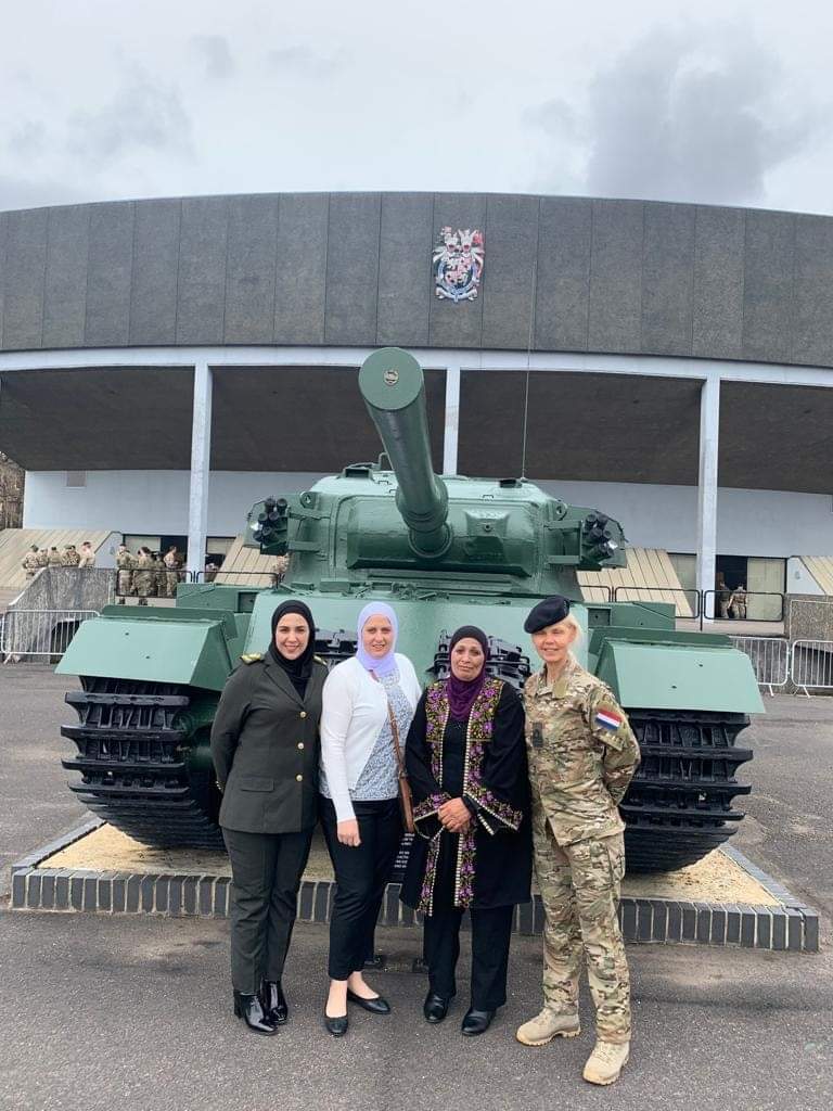 الخدمات الطبية العسكرية الفلسطينية  تشارك في مؤتمر شبكة النساء في الخدمة  الجيش البريطاني...صور .