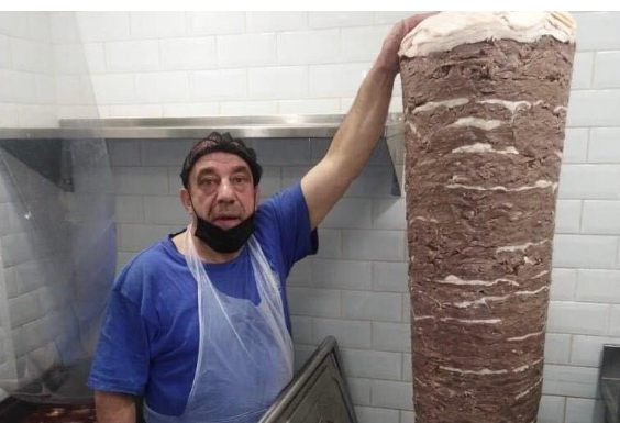 والد فتاة مطعم سحاب يبحث عن عمل