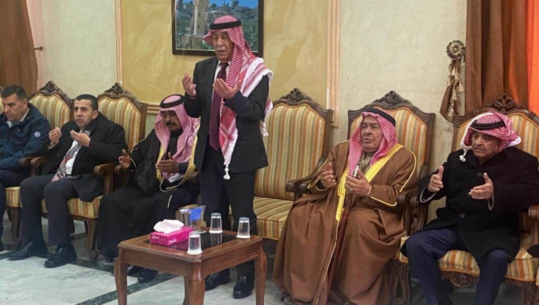 مندوبا عن الملك .. رئيس الديوان الملكي يعزي عشيرة القطيشات ...صور