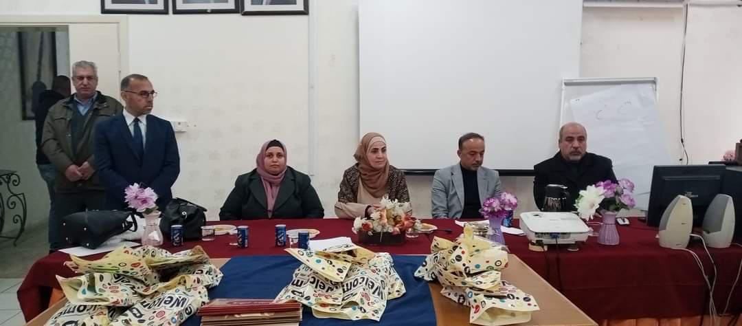 طلافحة تكرم الطلبة الفائزين بمسابقة تحدي القراءة العربي على مستوى المديرية ...صور