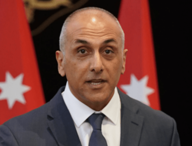 البيئة: استخدام أكياس بنية قاتمة اللون يعد مخالفًا للقانون