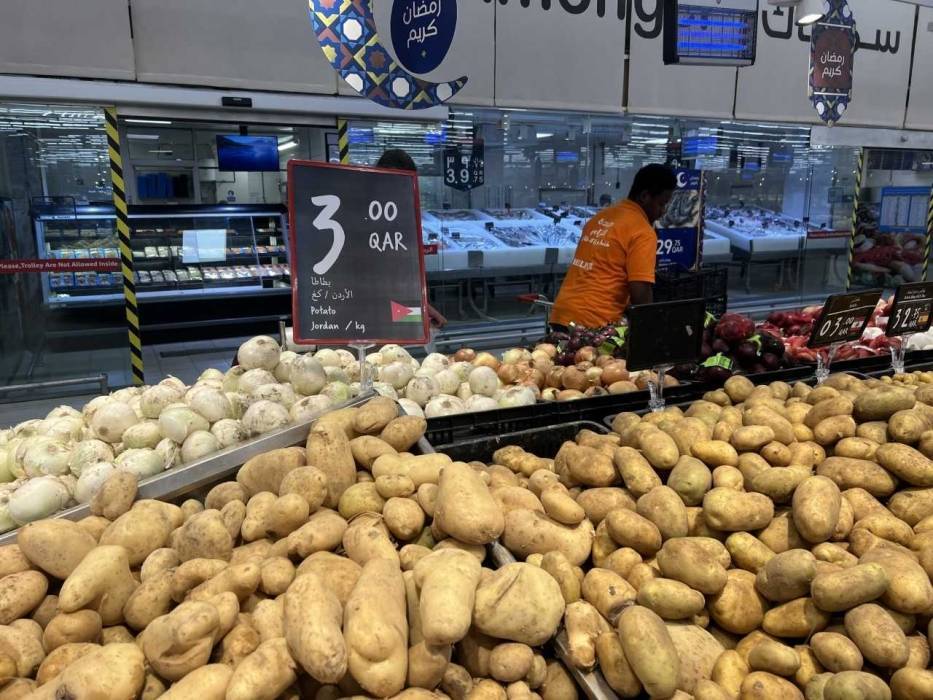 السوق القطري يستقبل كميات كبيرة من الخضراوات الأردنية استعدادا لرمضان