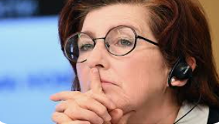 روسيا تستدعي القائم بأعمال السفارة الكندية