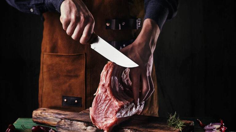 ضبط وافد يشتبه ببيعه “فطائس” للمواطنين في مادبا