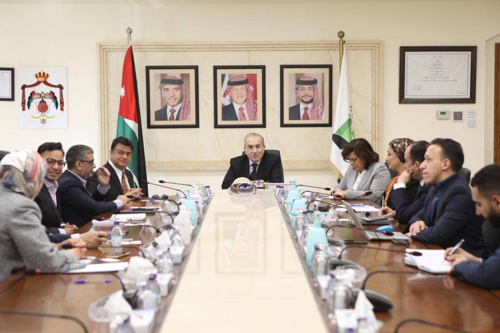 أبو السمن : مشروع انشاء مباني وساحات الشحن والركاب لجسر الملك حسين من اولويات الحكومة