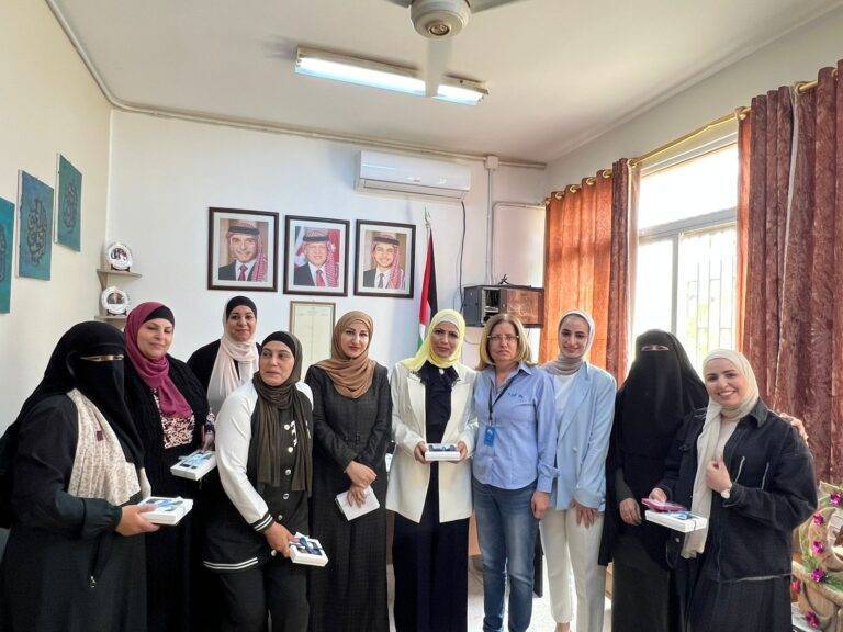 أيلة تحتفل بيوم المرأة العالمي وعيد الأم مع المعلمات في المدارس الحكومية