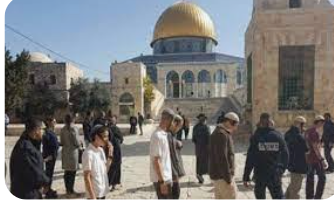 مستوطنون متطرفون يقتحمون باحات الأقصى