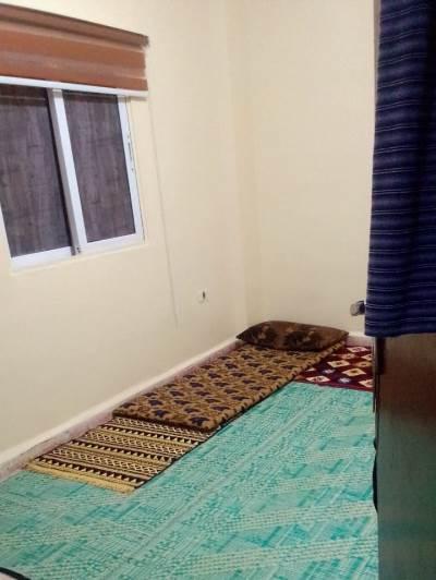 فتاة أردنية يتيمة تناشد أهل الخير بدفع اجارة منزلهم