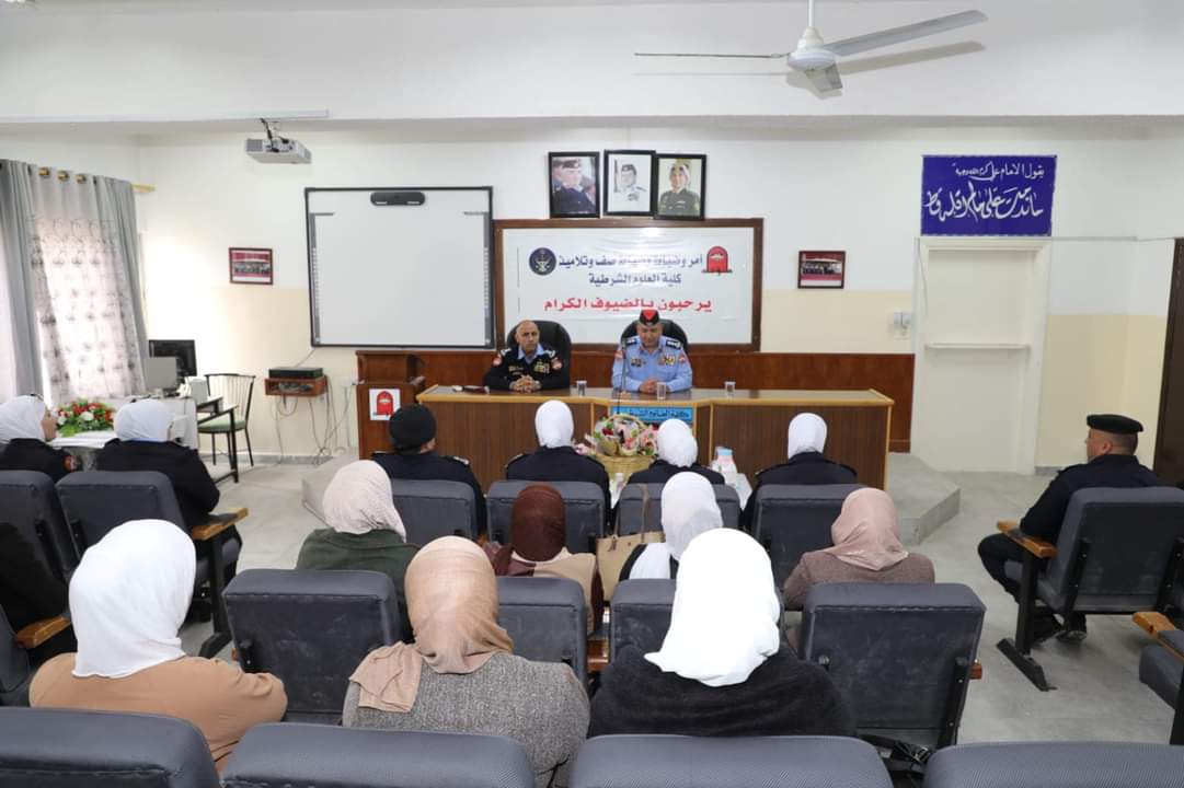 العقيد الركن يوسف البداينه يكرم مرتبات الشرطة النسائية في الكلية...صور