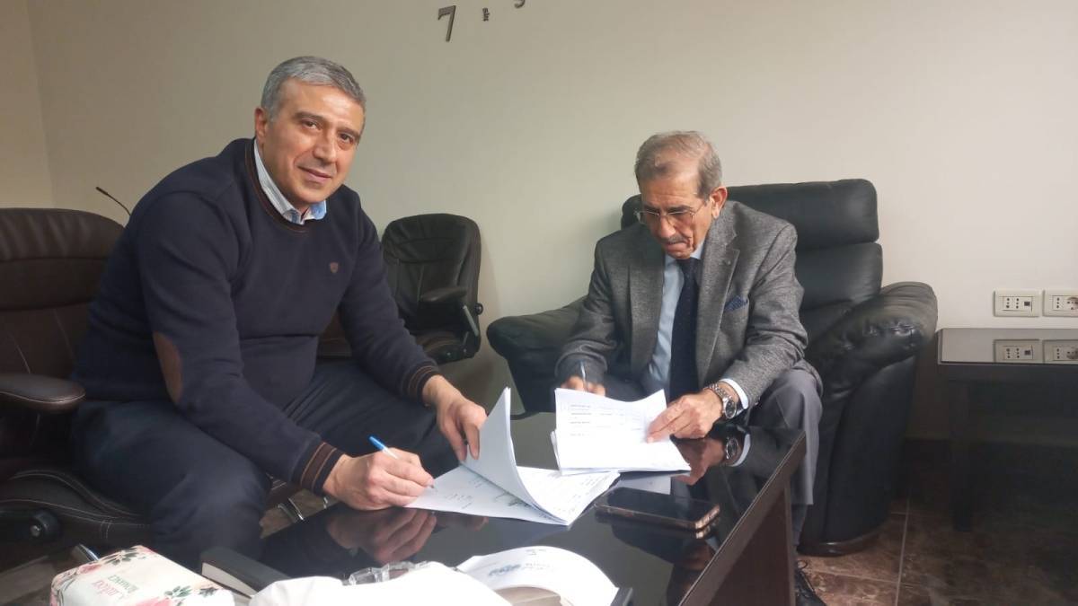 توقيع اتفاقية توريد خط انتاج لتصنيع الورق الصحي بين شركتي السراج و البركة