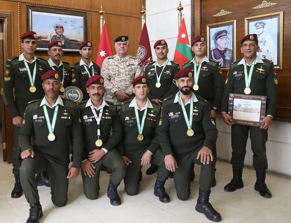 اللواء الركن الحنيطي يكرّم  مجموعة الملك عبدالله القوات الخاصة الملكية ...تفاصيل