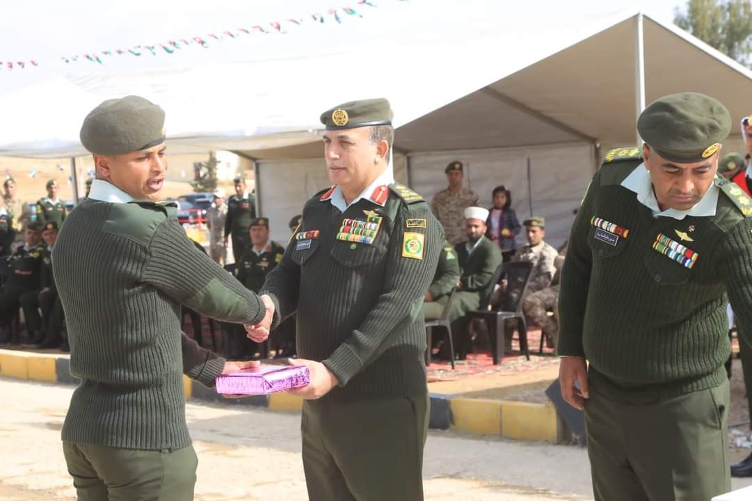 العميد الركن نِجي عبد الجليل المناصير يرعى  تخريج دورة مستجدين في المنطقة العسكرية الشرقية...صور