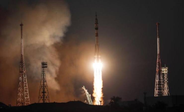 روسيا تطلق قمرا صناعيا عسكريا