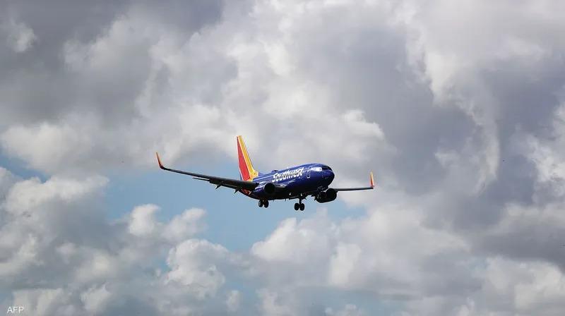 راكب ينقذ طائرة من كارثة جوية.. والسر بالمهنة