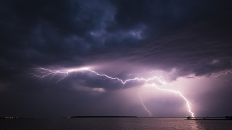 مصر.. تتعرض لموجة برق ورعد قوية في ثاني أيام رمضان