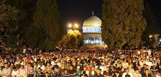 130 ألف مصلٍّ أدّوا صلاة التراويح في الأقصى