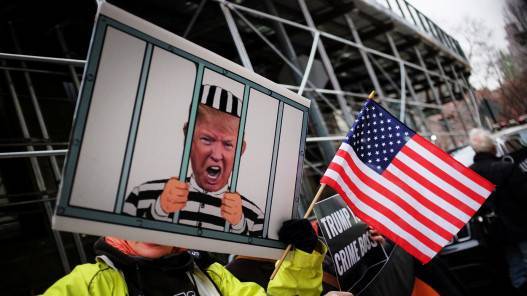 ترامب يهدد بـالموت والدمار في حالة اتهامه بارتكاب جريمة