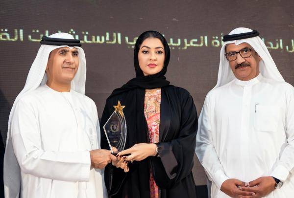 منح الشامسي جائزة أفضل إنجاز للمرأة العربية في الاستشارات القانونية