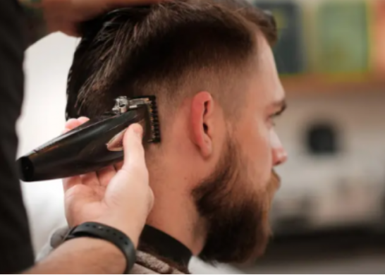 حلاق البرلمان التركي يعلن ترشحه للانتخابات