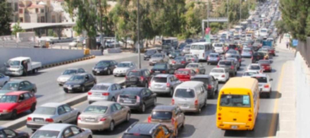 شوارع عمان تغرق في أزمات السير.. والحلول مخالفات وجباية!..