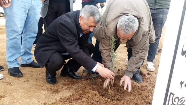 البدء بتشجير المقابر الإسلامية والمسيحية في مادبا بعد الانتهاء من عملية الرش للاعشاب