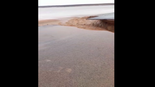 إغلاق جسر الحاويات بالعقبة وانهيار طريق طوبة العطارات لغزارة الأمطار